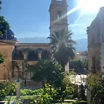 Casa Castillo.