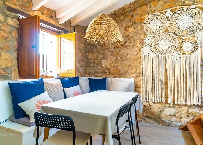 Casa Castillo. * دينايا